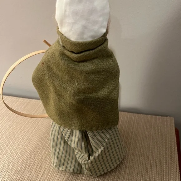 Byers Choice Carolers 1998 Williamsburg Collection.  Girl with wooden hoop toy. - Picture 2 of 6